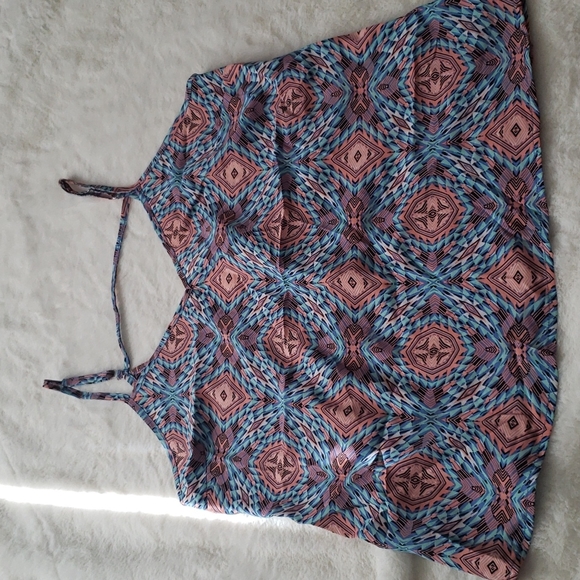 Asymmetrical tank top - Picture 1 of 3